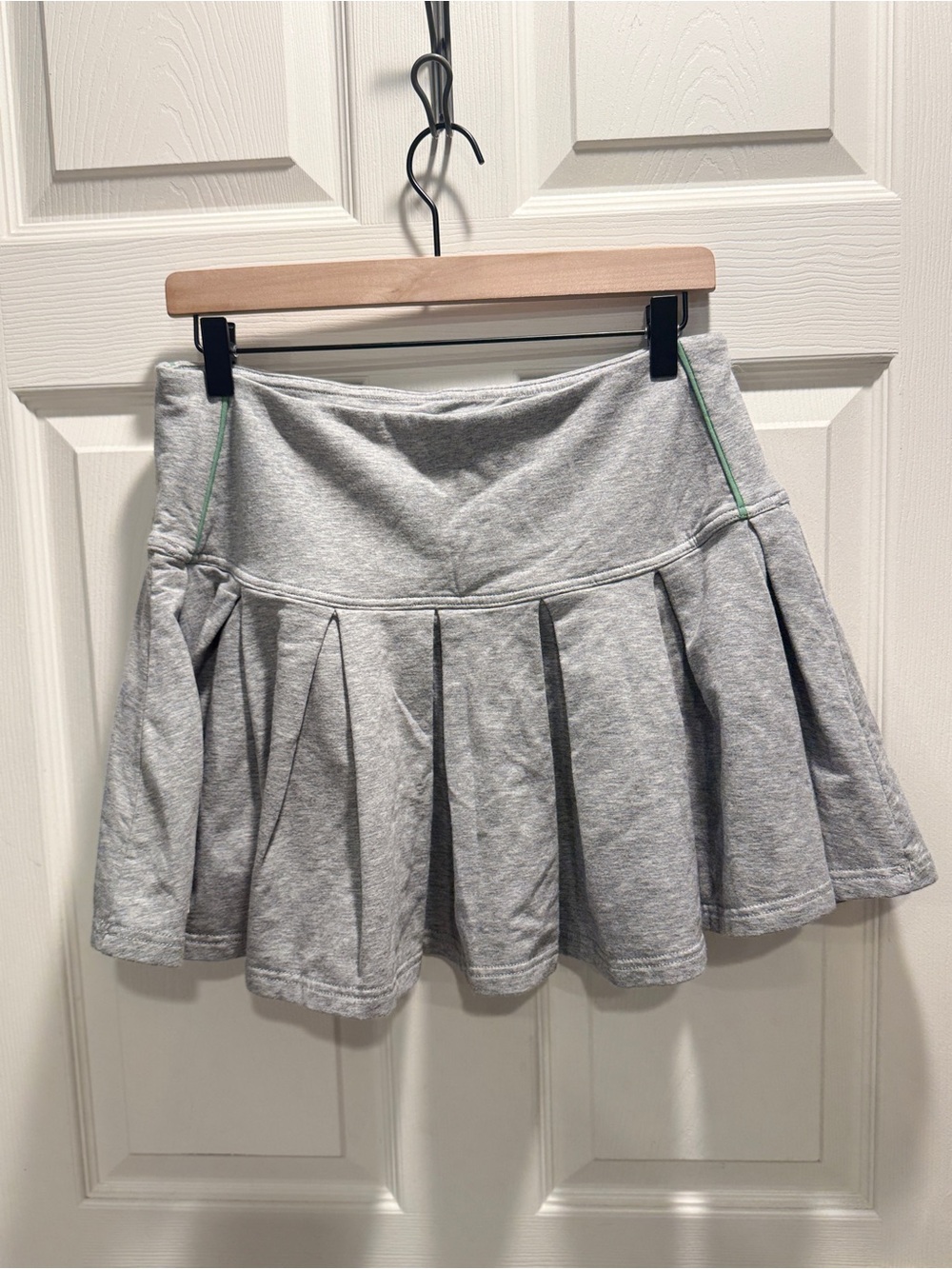 NWT FP Movement Free People Gray Green Trim Pleated Skirt Set Medium - Picture 12 of 13